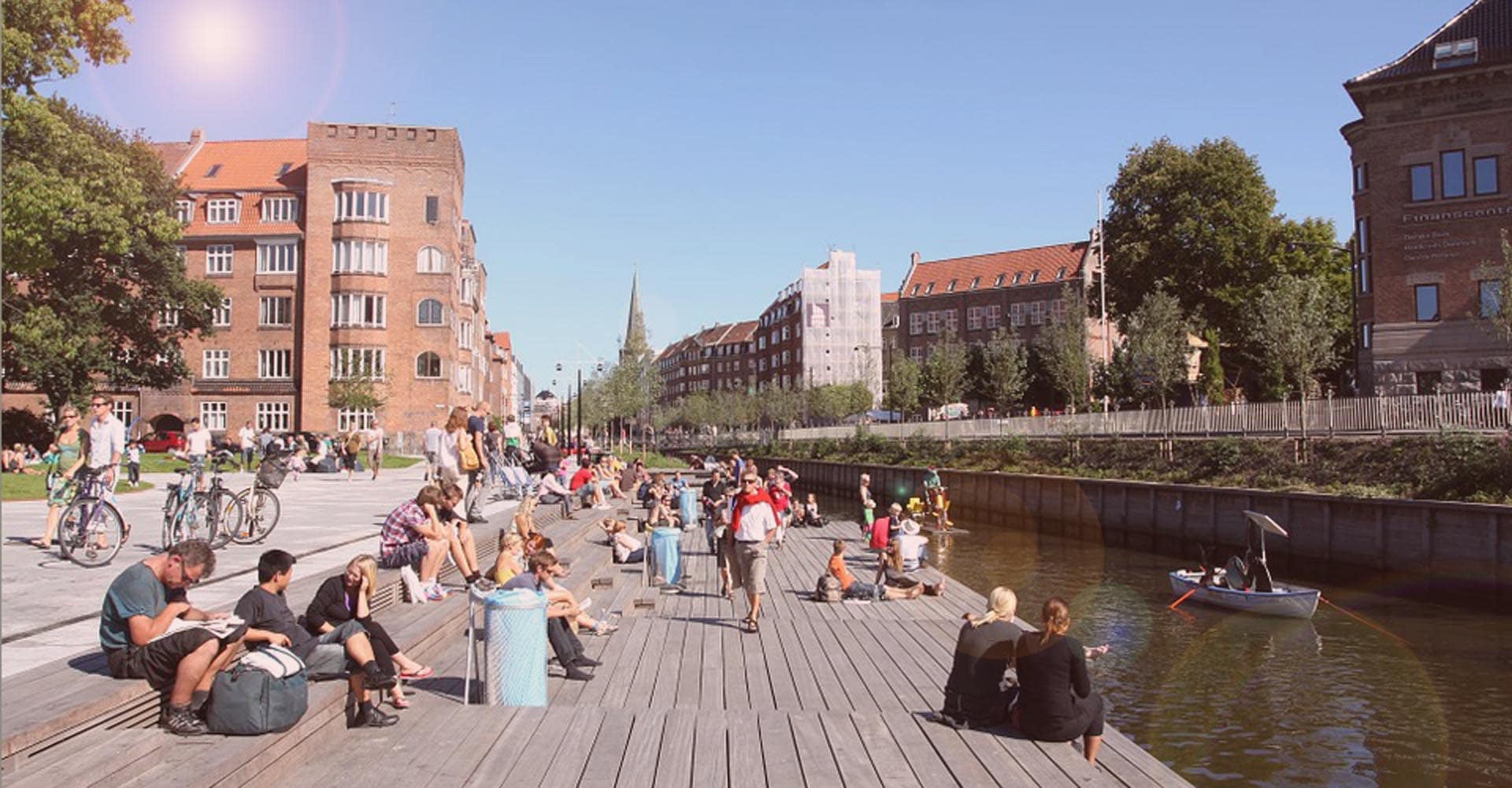 Sommer i Aarhus ved åen